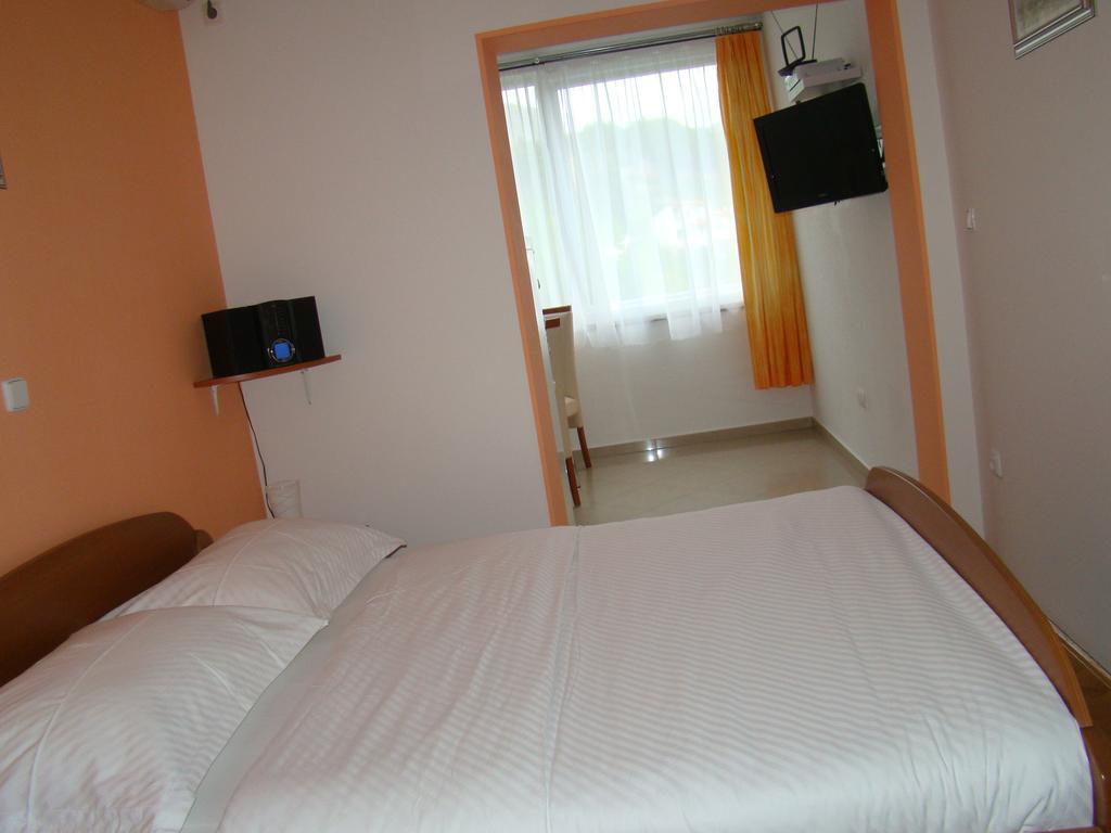 Apartments Villa Sunce Dugi Rat Rum bild