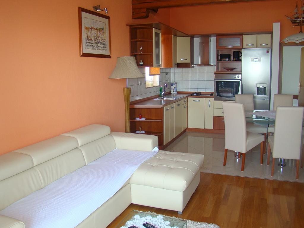 Apartments Villa Sunce Dugi Rat Rum bild
